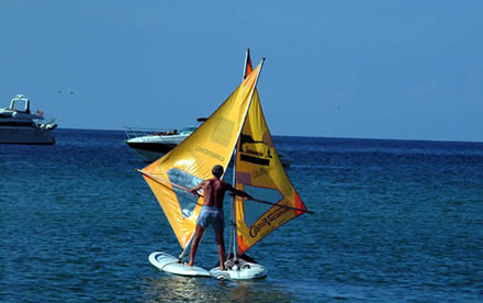 Corsi di nuoto, canoa, windsurf e vela